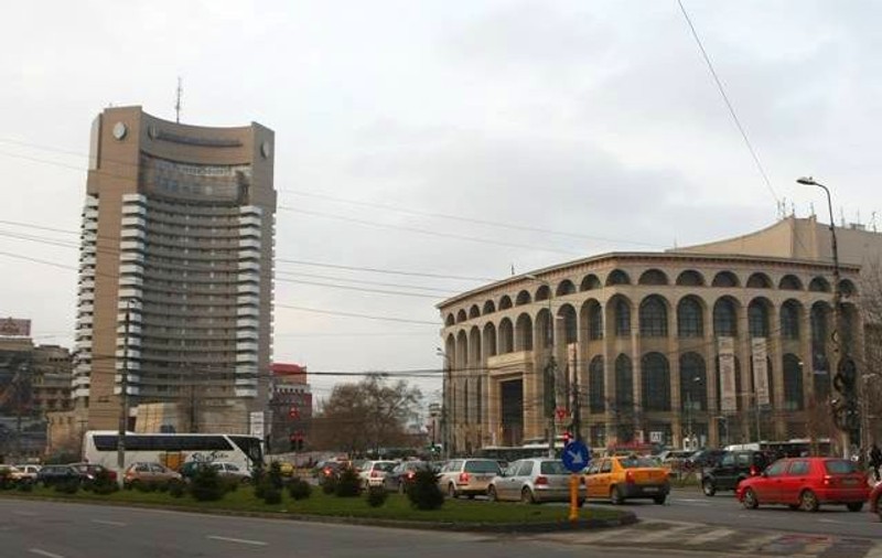 TRAGEDIE ÎN CAPITALĂ: Un bărbat A MURIT după ce s-ar fi ARUNCAT de la etajul 17 al hotelului Intercontinental 