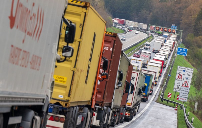 Un șofer de TIR a primit 12.000 de euro în plus la pensie, după ce a lucrat 35 de ani la aceeași firmă de transport din Austria