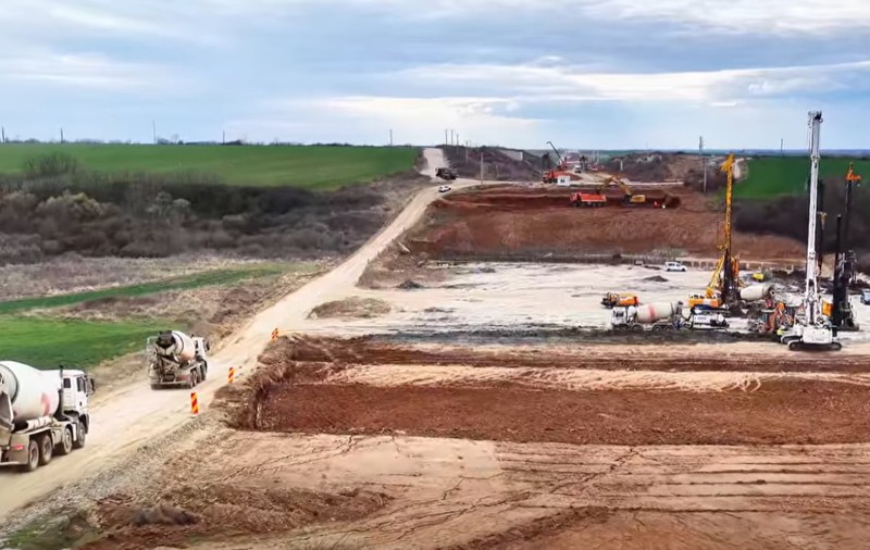 400 de muncitori și 250 de utilaje lucrează pe Autostrada Transilvaniei A3 Cluj-Oradea. Progres de 35% în 8 luni între Chiribiș și Biharia