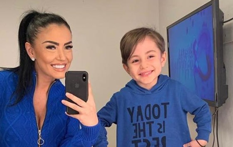 Fiul Andreei Mantea, victima bullying-ului. David a ajuns acasă cu vânătăi pe ambele picioare și mâini