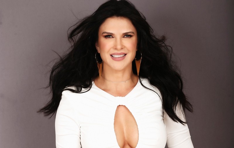 Monica Bîrlădeanu, Ramona Olaru şi Răzvan Fodor prezintă „Splash! Vedete la apă”