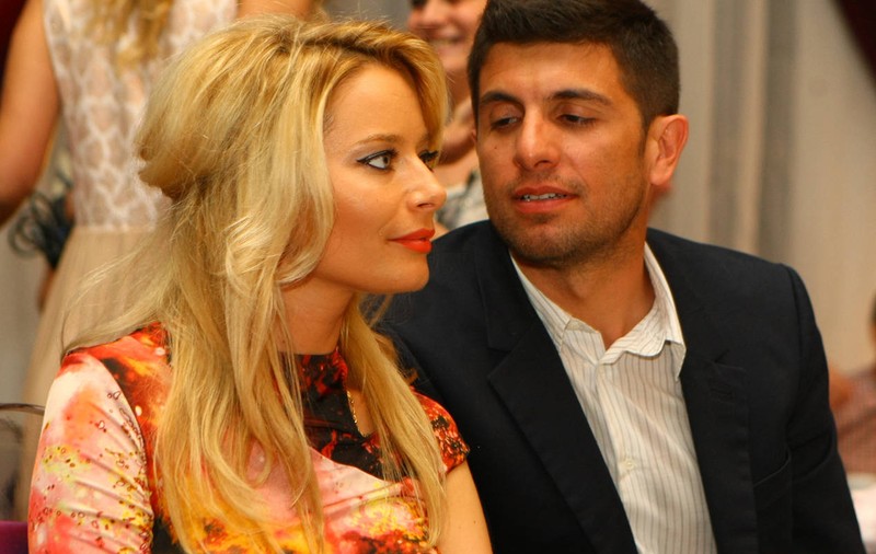 Laura Cosoi ȘI-A ULUIT prietenii: ”Vine barza!”. Ce reacții a provocat
