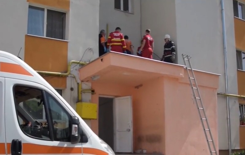 Un băiețel de trei ani, la spital după ce a căzut de la etajul trei al unui bloc din Galați