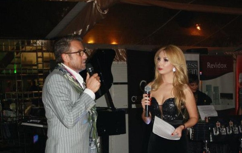 Bote reinventează moda? Designerul a apărut la un eveniment caritabil cu un accesoriu... ciudat