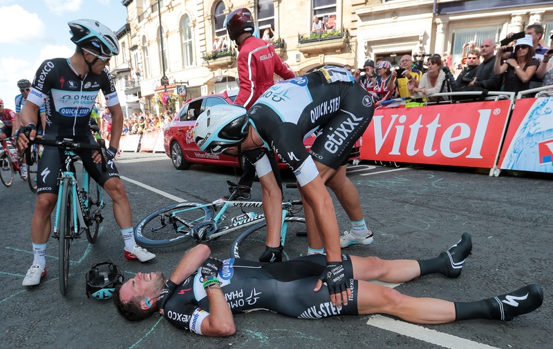 TURUL FRANȚEI. După căzătura oribilă de ieri, ^Mark Cavendish a abandonat