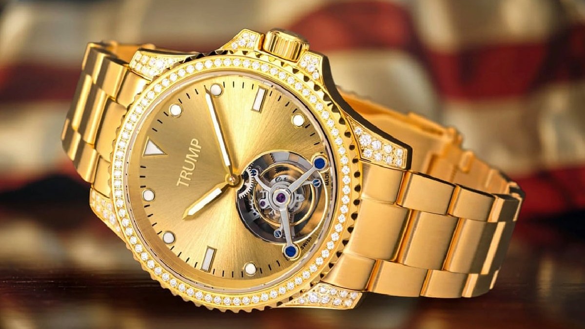 Ceas din aur masiv marca Trump cu complicatia tourbillon si margine cu diamante