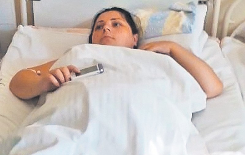 Revoltător! Au lăsat-o să îi moară bebeluşul în pântece