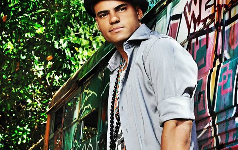 PREMIERĂ LIBERTATEA.RO | Mohombi lansează un nou single în România, “Movin’”