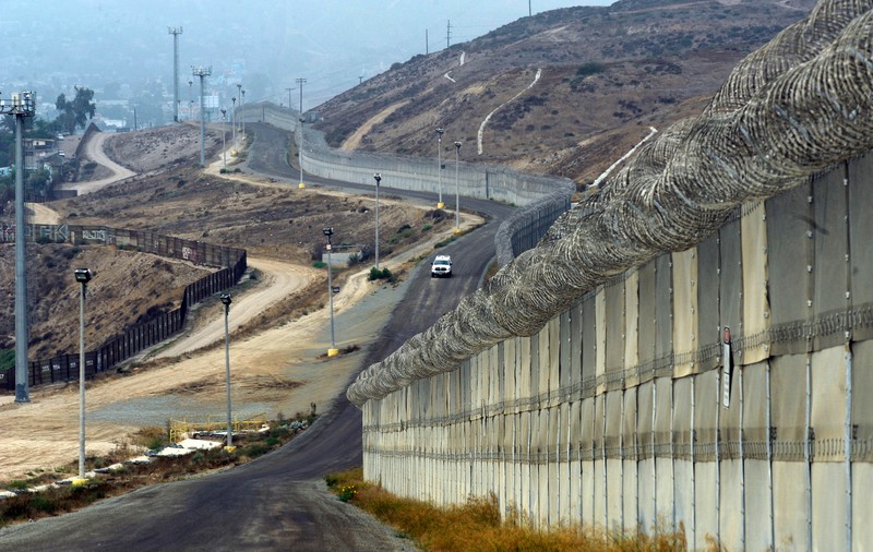 Pentagonul va cheltui 3,6 miliarde de dolari pentru construirea Zidului Mexicului