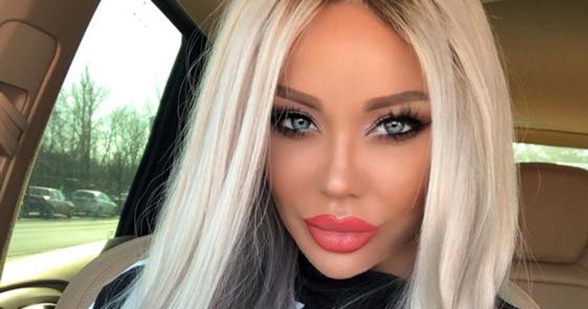 Cum își rotunjește Bianca Drăgușanu veniturile. Cât costă rochiile de mireasă pe care le face