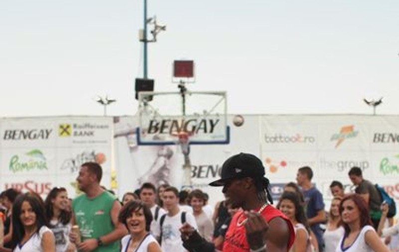 Canadianul Justin Darlington a câştigat turneul ”World Dunk Contest” de la Bucureşti