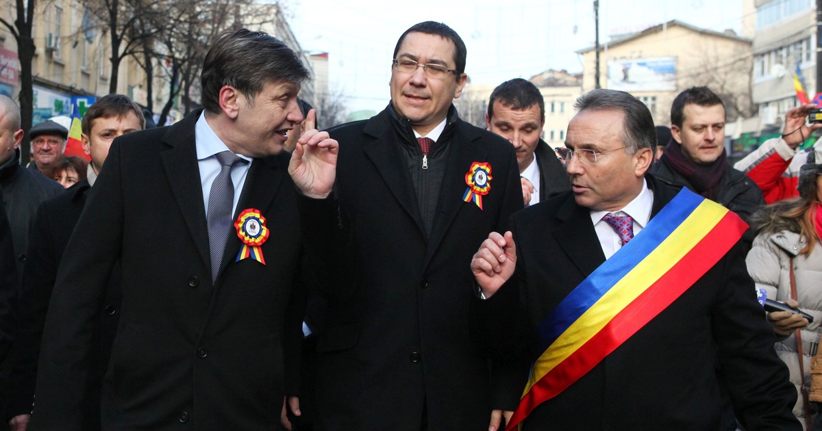 Crin Antonescu și Victor Ponta, la Iași, Ziua Unirii - 2013. Foto Hepta