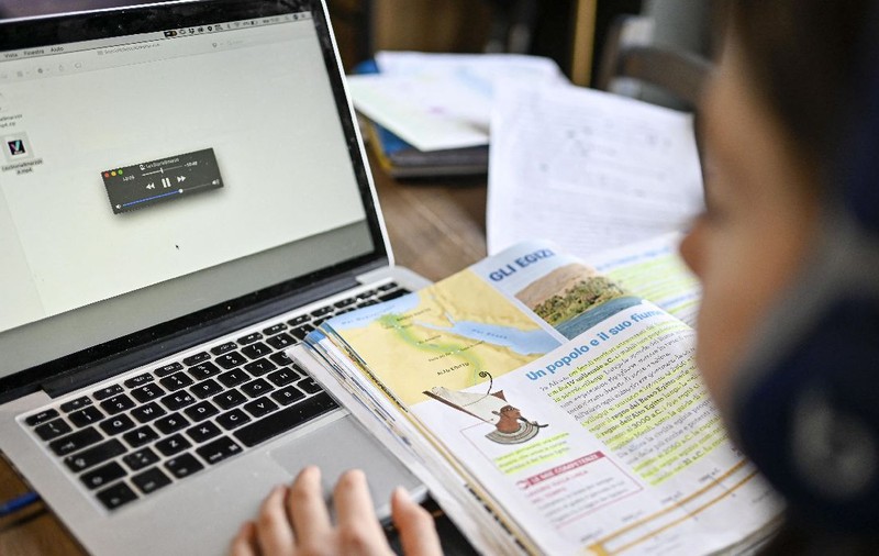 Deși 90% din casele din România au acces la internet, suntem pe ultimul loc în UE la folosirea lui pentru învățare