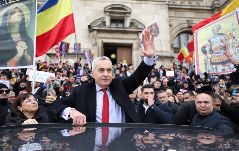 „Donația secretă” de 4.000.000 de dolari a lui Călin Georgescu a păcălit internetul, deși e un fake-news grosolan. Copii din Vietnam, prezentați drept români