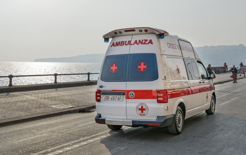Doi deținuți români vor fi decorați în Italia, după ce au salvat de la înec o adolescentă de 13 ani