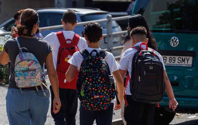 Ministerul Educaţiei, acuzat de CNCD de discriminare după propunerea de a da burse doar elevilor din învăţământul de stat