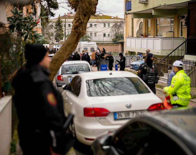 Atac armat la o biserică catolică din Istanbul. Doi bărbați mascați au deschis focul în timpul slujbei. Cel puțin un om a fost ucis