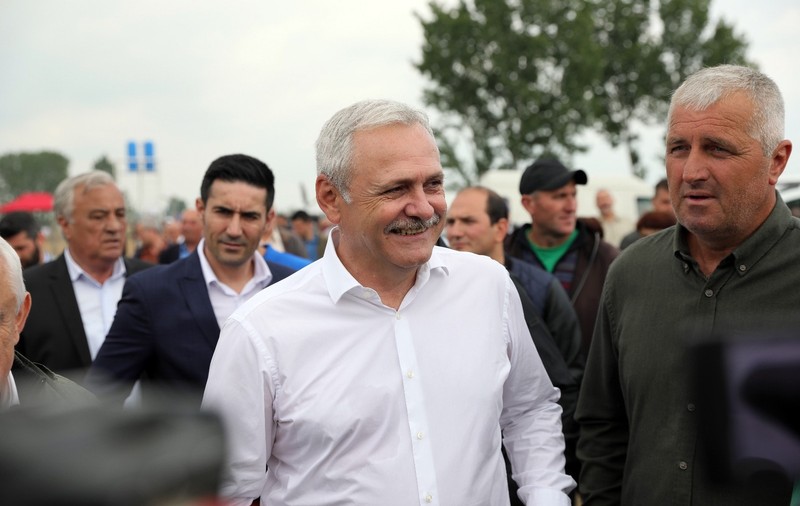 Dragnea promite reducerea cu 50% a biletelor de avion, pentru studenţi, pe rutele interne