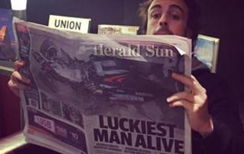 Lui Fernando Alonso îi arde de glumă, după ce a fentat moartea
