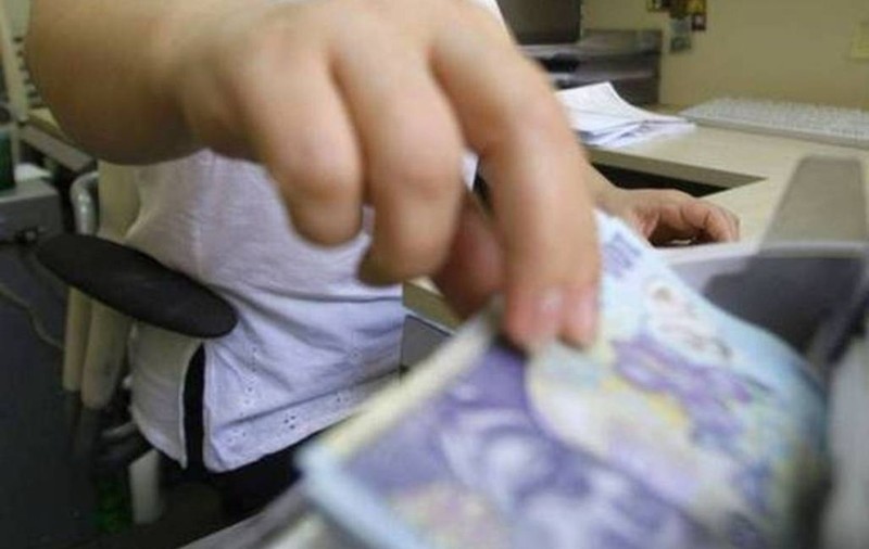 Salariul minim va creşte la 1.250 de lei! Când vor primi românii mai mulţi bani