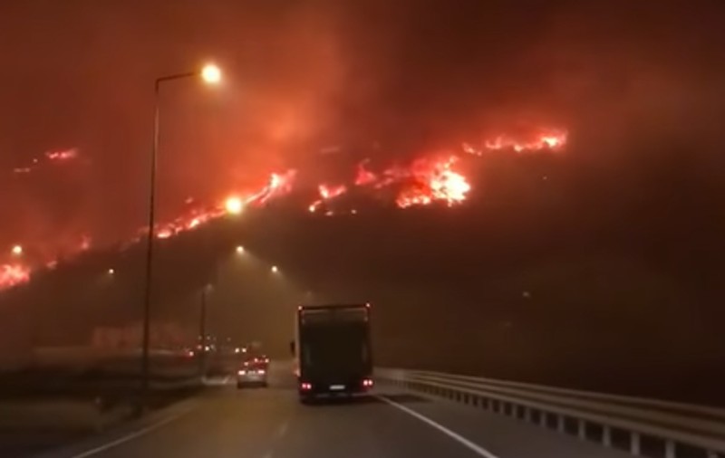 Incendiu de proporții în sudul Turciei. Peste 1.000 de persoane, evacuate