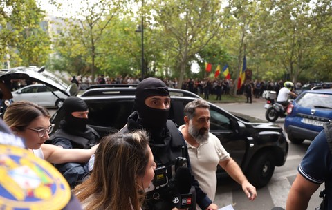 Omul de afaceri Ionel Rusen, apropiatul lui Călin Georgescu, adus pentru audieri la DIICOT. Foto: Libertatea/ Dumitru Angelescu