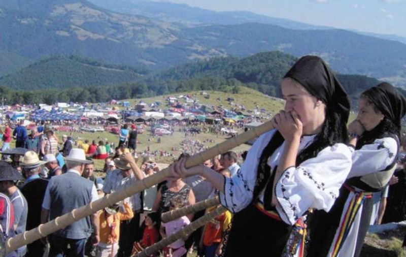 Târgul de Fete de pe Muntele Găina, în perioada 22-23 iulie 2017. Legenda acestei sărbători și programul celor două zile