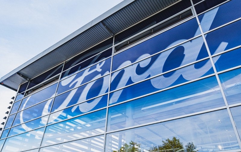 Ford a reangajat peste 300 de oameni dați afară, după ce a realizat că inteligența artificială nu oferea rezultate mai bune decât aceștia