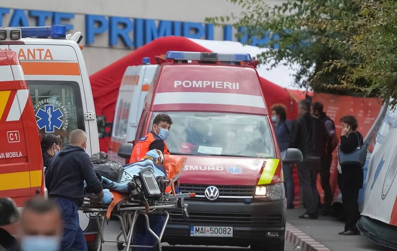 „Supergripa” a ajuns în România. Cum se diferențiază de gripa sezonieră, care face deja ravagii. Dr. Adrian Marinescu: „Avem peste 50 de prezentări în 24 de ore și urmează o perioadă foarte grea”