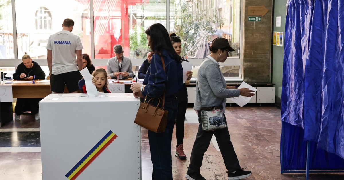 Persoane care voteaza în turul doi al alegerilor prezidențiale din România, 18 mai 2025