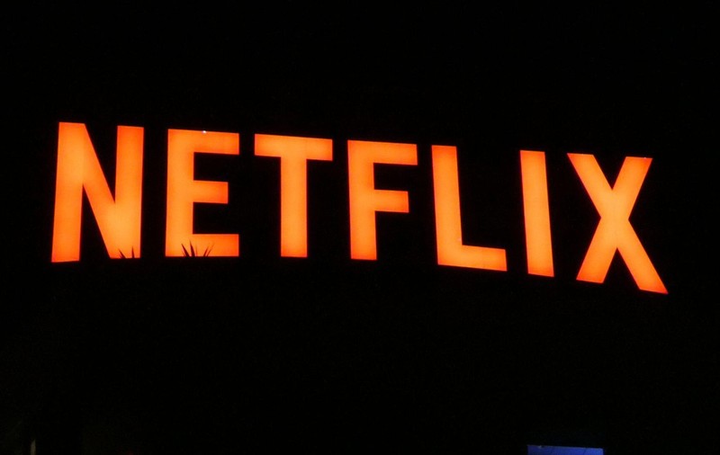Netflix renunță la achiziția Warner Bros, Paramount câștigă licitația
