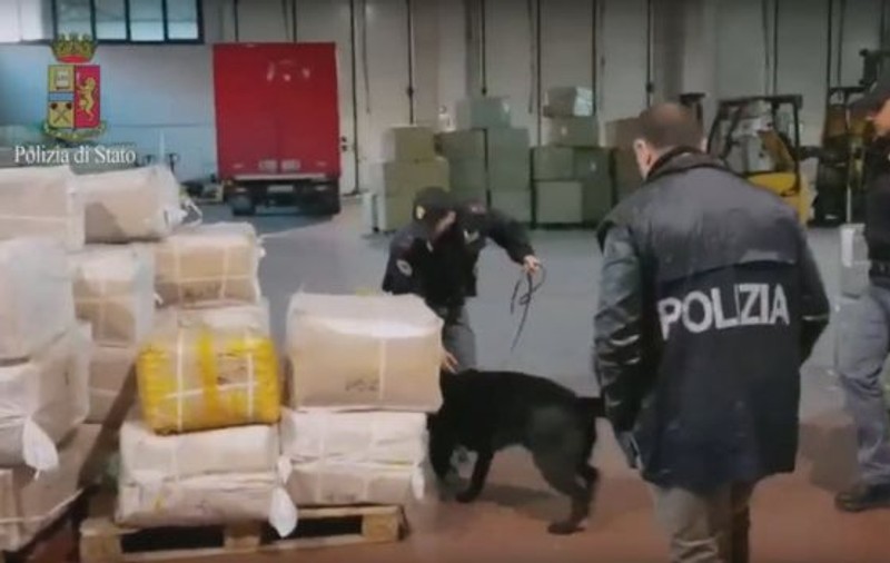 VIDEO | "Capul mafiei chineze" a fost arestat în Italia, alături de alte 32 de persoane