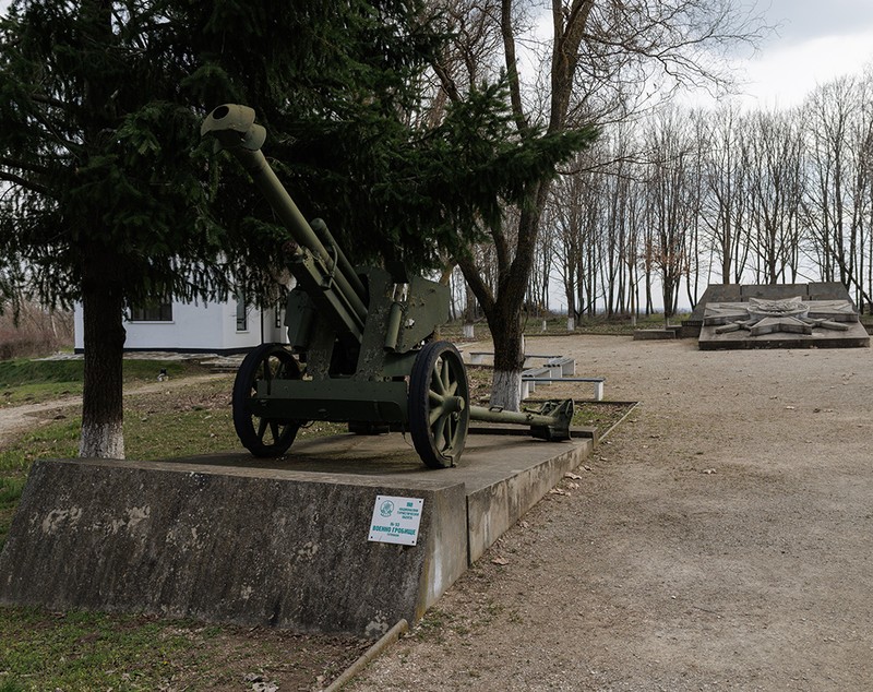 Ce rămâne după războaie: nimeni nu-i mai strigă pe nume pe miile de români din gropile comune de la Turtucaia FOTOREPORTAJ