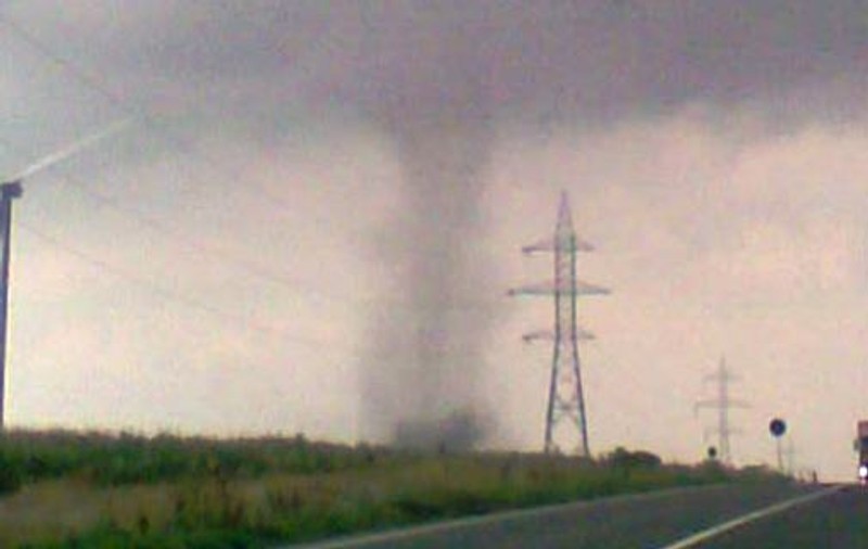 EXCLUSIV| ALERTĂ! O nouă TORNADĂ s-a format în România! Vezi unde s-a petrecut fenomenul