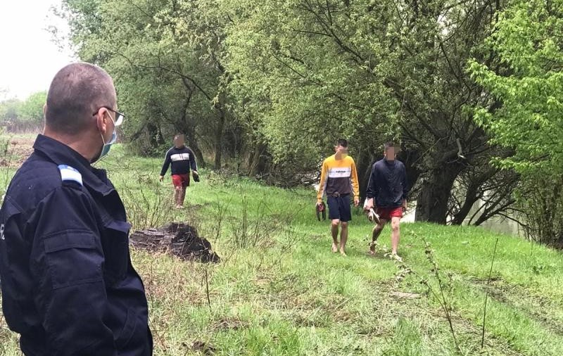 VIDEO   | Petrecere de 1 Mai, ”spartă” de jandarmi. Șase tineri din Alba, amendați că au ieșit cu cortul
