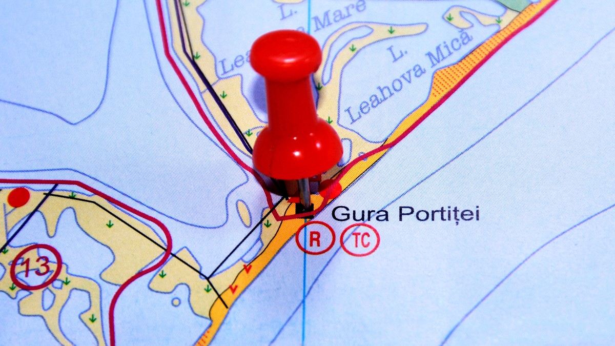 O hartă pe care este pus un pin roșu pe Gura Portiței