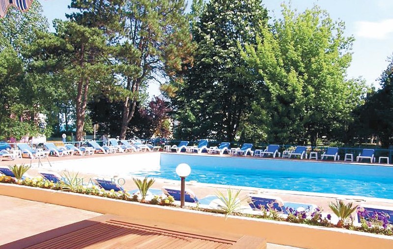 Superdistracţie la piscină