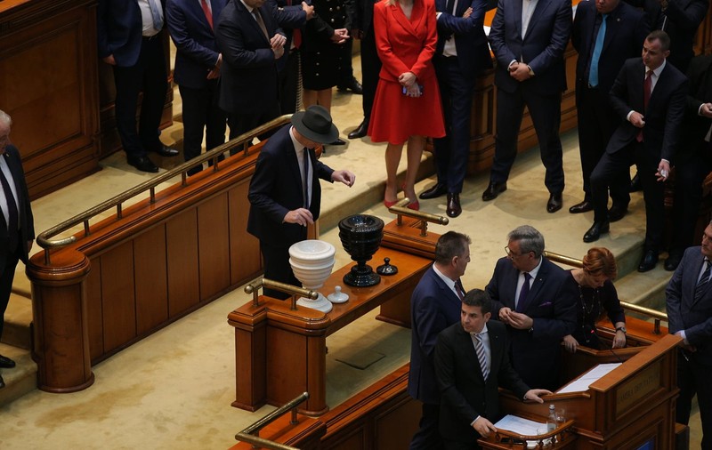 Un votant PSD al moțiunii de cenzură: ”Partidul se îndreaptă spre un dezastru iminent”