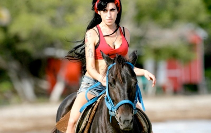 Amy Winehouse vrea să adopte un copil?
