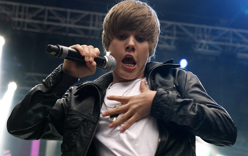Mamei lui Justin Bieber i s-a propus să pozeze în Playboy