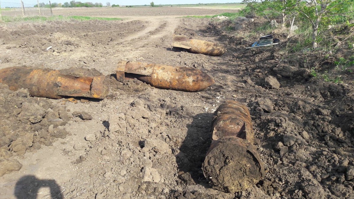 Șase bombe de aviație, descoperite lângă Focșani