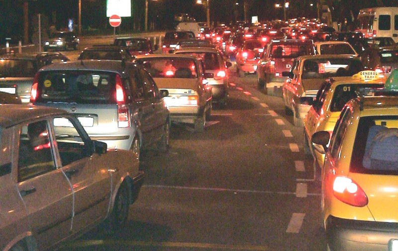 Şoferii începători vor fi obligaţi să aibă însoţitor la deplasări pe timp de noapte