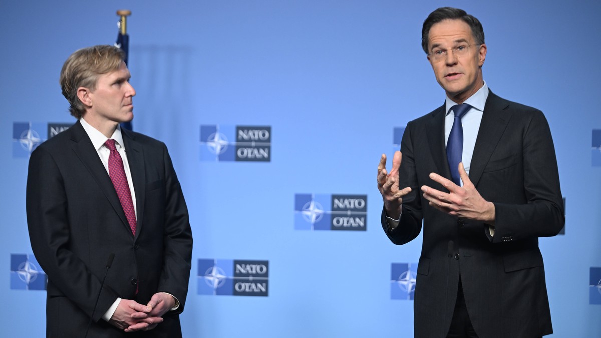 Elbridge Colby, omul considerat „eminența cenușie” de la Pentagon, și secretarul general al NATO Mark Rutte Foto: Imago