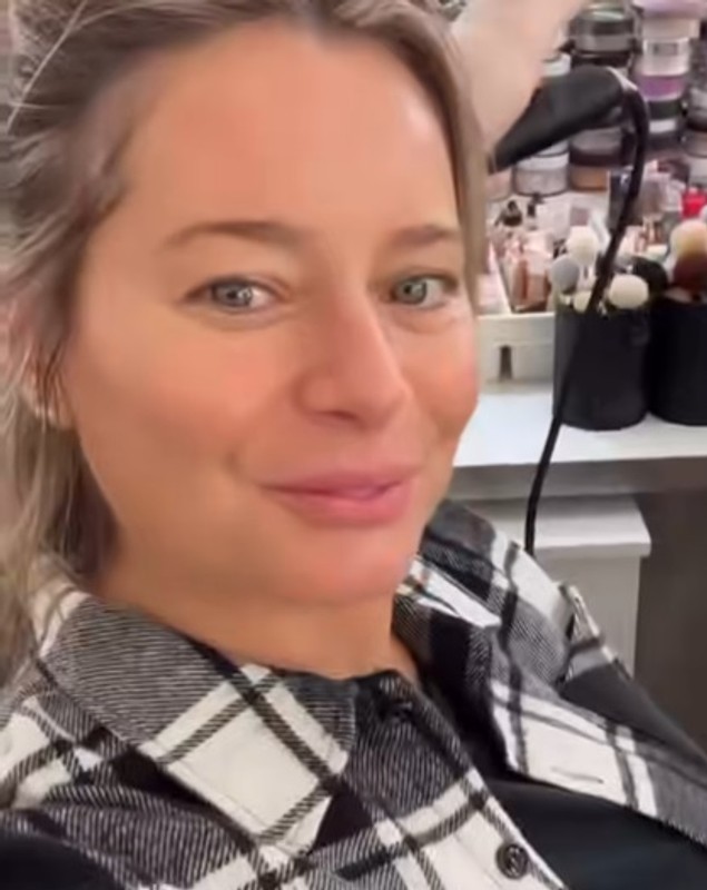 Imagini cu Laura Cosoi nemachiată, la 44 de ani. Reacția fanilor când au văzut-o pe vedetă, care e însărcinată cu al cincilea copil: „Superbă”