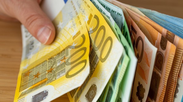 Mai multe bancnote de euro. Poză cu caracter ilustrativ. Foto: Shutterstock