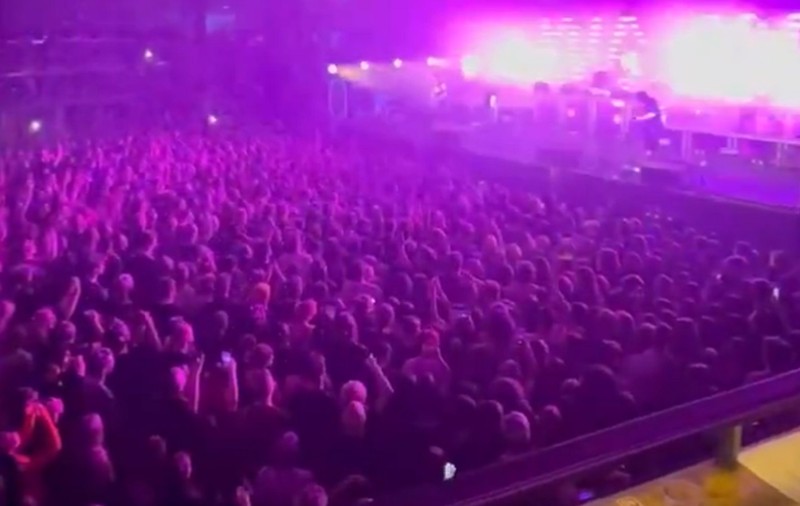 VIDEO | „F**k the war!” Mii de ruși scandează împotriva războiului, la un concert din Sankt Petersburg