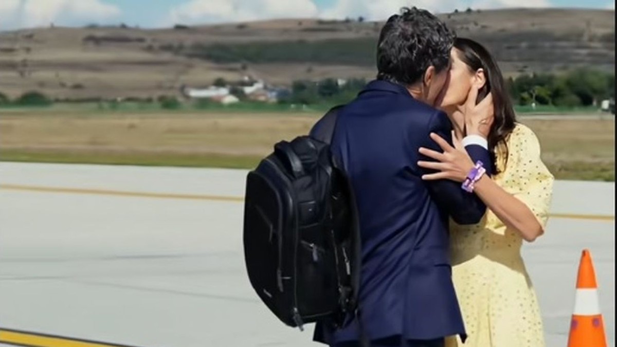 Nicușor Dan a sărutat-o pe Mirabela Grădinaru pe aeroport și a postat imaginile pe TikTok