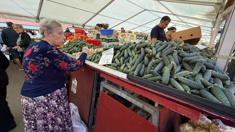 Piața Obor din București e plină cu legume pentru toamnă