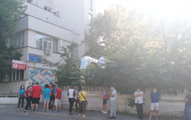 Zeci de persoane au venit să doneze sânge la Iași, după ce primarul a promis câte 500 de lei de donator