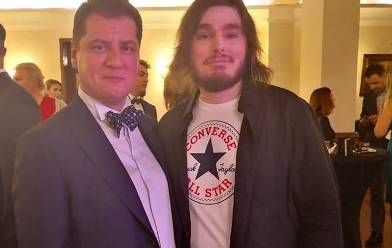 VIDEO/ Lupta lui Alex Penescu, supraviețuitor din Colectiv, căruia i s-a spus că nu va mai cânta niciodată la pian. Medicul Andreei Marin i-a redat speranța!